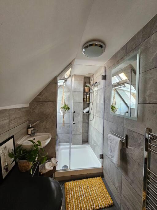 West Kensington Bright Flat Apartment London Ngoại thất bức ảnh