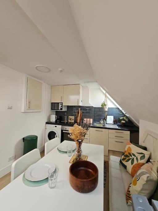 West Kensington Bright Flat Apartment London Ngoại thất bức ảnh