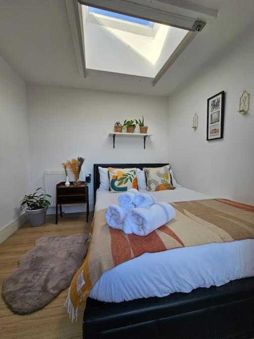 West Kensington Bright Flat Apartment London Ngoại thất bức ảnh